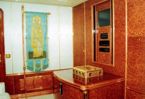 Самолет Ельцина. Странно,"тренажерный зал" не сфотографировали.