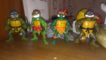 а вот эти у меня со школы остались. выменивал, собирал их по кусочкам! 28 лет мне, до сих пор от них тащусь!)))