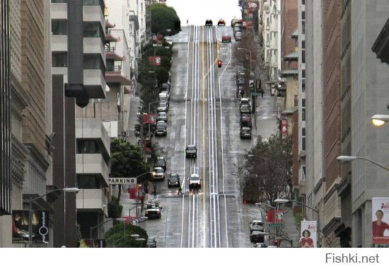 Это не иллюзия,это Сан-Франциско. Эта улица в куче фильмов показана.