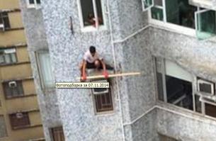 чего он делает то?