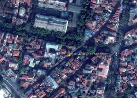 похоже вот она (21 01 47,39N 105 50 37,30E) - жд идет от вокзала к мосту. кто будет смотреть в гугл-планета земля, перемотайте время на 12-05-2009