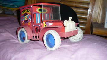 сам отыграл,2е сыновей,вообщем досталось старушке с 1970 года