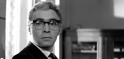 Какие великие актеры играли! Девушки, конечно, все повлюблялись в Тихонова. И это была вторая волна. Первая была, когда вышла "Война и мир" Бондарчука-отца (1967 - "Оскар" за лучший иностранный фильм) и через год, "Доживем до понедельника" (1968)