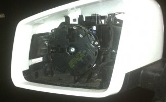 НАРОД  у кого мерсы, БУДТЕ бдительны ВЧЕРА НОЧЬЮ У меня с ГЛК220 сняли зеркала заднего вида (зеркальные элементы) они отсёгиваются за секунду, так же раздели Е-шку у соседа !!!!!!