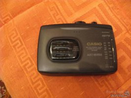 у меня почти такой же. давно лежит, но рабочий, только гнездо наушников надо пропаять