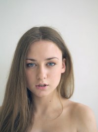 какая же она лапочка)) жалко мало фильмов с ней...