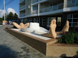 30 самых отвратительных и нелепых статуй со всего света 