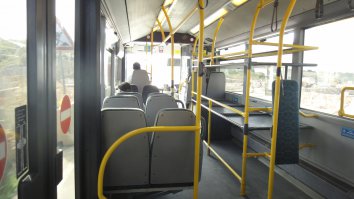 У меня есть такой снимок из автобуса на Мальте. Ничего страшного, только левостороннее движение не привычно.