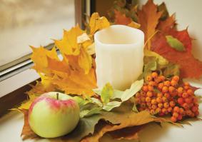 Можно поменять на светодиодные свечки, тогда хоть не погорят нафиг со своим дизайном... хотя пылища будет все равно =)