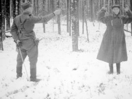 Даже перед лицом неминуемой смерти наш разведчик улыбается... Вечная ему и его погибшим товарищам память! Ну а то, что вся эта чешская, финская и прочая шваль лебезила перед нацистами - всем известный факт.