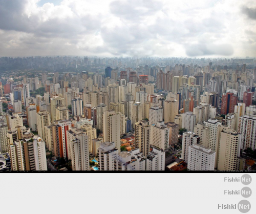 все североамериканские города похожи - это высотный даунтаун и таунхаузы и коттеджи аптауна. а вот я рассмотрел внимательно бразильский Сан-Паулу, кот. по населению соизмерим с Москвой , там в буквальном смысле бетонный джунгли, см. пост