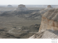 на Земле есть марсианские пейзажи, например плато Устюрт / Казахстан , некоторые экстремалы добираются туда из Мск на джипах