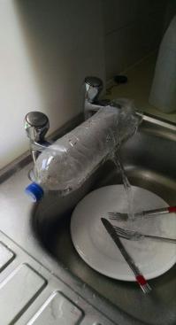 Ну допустим это не Россия)))
Скорее Англия, где 2 крана. Один для горячей, второй для холодной воды. 

Скорее это просто русская смекалка ;-)