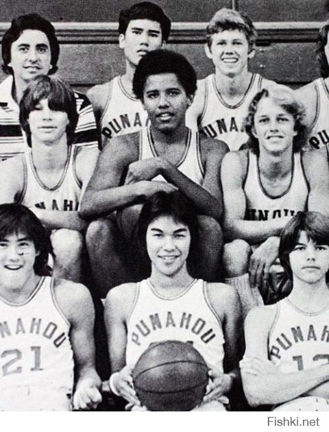 Барак Обама в составе школьной баскетбольной команды