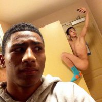 Фотографии, интерес которым придало предательское отражение в зеркале