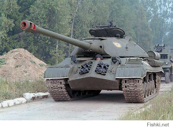 А как же ИС-3? Лучший тяжёлый танк Второй Мировой, между прочим, хоть и не успел повоевать.
Участник парада победы союзных войск в Берлине.