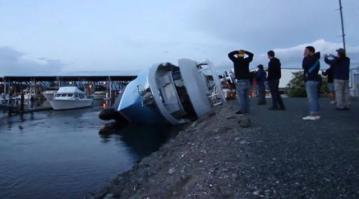 Яхта стоимостью $10 млн перевернулась при первом спуске на воду.