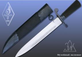 Черный нож - народное название армейского ножа образца 1941 года, выпускавшегося Златоустовским инструментальным комбинатом в годы Великой Отечественной войны. По форме "черный нож" представлял собой нож финского образца с прямым однолезвийным клинком, деревянной рукояткой с небольшой плоской железной гардой и деревянными ножнами. Рукоять и ножны покрывались черным лаком, а железная арматура ножен и гарда воронились - отсюда и название. Ножи ценились за большую прочность и остроту лезвия и предназначались для экипировки разведчиков и десантников. В некоторых подразделениях разведки "черные нож" вручался новичкам только после взятия нескольких "языков" или других боевых испытаний. В период формирования Уральского добровольческого танкового корпуса в 1943 году каждый боец и командир получил в качестве подарка от златоустовских оружейников "черный нож". На эту особенность в экипировке уральских танкистов сразу обратила внимание немецкая разведка, давшая корпусу свое название - "Шварцмессер панцерн дивизион" - танковая дивизия "Черный нож". Самодеятельный джаз-оркестр корпуса часто исполнял для бойцов "Песню о "черных ножах", музыку для которой написал Иван Овчинин, позднее погибший в боях за освобождение Венгрии. Упоминается "черный нож" и в "Марше Уральского добровольческого танкового корпуса". Небольшими партиями заводом выпускался и офицерский вариант "черного ножа", предназначавшийся в основном для наград и подарков и отличавшийся хромированными деталями рукояти и ножен. Украшенные ножи вместе с шашками были подарены в годы Великой Отечественной войны Верховному Главнокомандующему И. В. Сталину и Маршалу Советского Союза Г. К. Жукову. 

Спасибо knifeworld.ru/articles_88.html