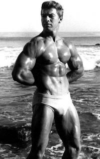 Ларри Скотт - 1й Мистер Олимпия (1965)
и
Фил Хит Мистер Олимпия (2013
почувствуйте разницу