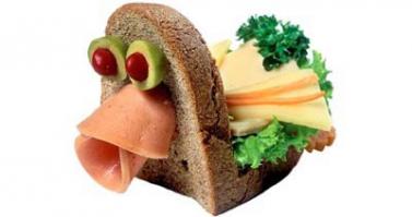 Не путайте: делать заготовку материала(бить баклуши) и ложки резать! Бить баклуши (в прямом смысле этого слова - колоть полено на части) я и хоть сейчас могу, но не возьмусь даже на черно заготовку ложки делать.
Да и бутерброды уметь надо готовить!