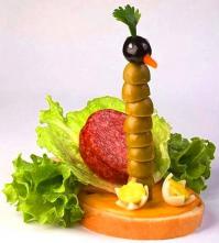 Не путайте: делать заготовку материала(бить баклуши) и ложки резать! Бить баклуши (в прямом смысле этого слова - колоть полено на части) я и хоть сейчас могу, но не возьмусь даже на черно заготовку ложки делать.
Да и бутерброды уметь надо готовить!