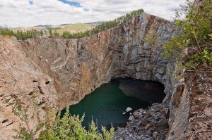 Можно было бы и про озера пройтись. Или вот, Туимский провал, ошибка инженера: