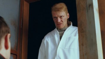 Все говорят про деланность западных улыбок, но по мне уж лучше искусственные улыбки, чем искренняя злоба