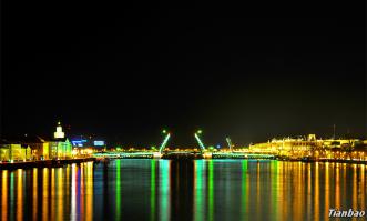 Что за херня, почему нет ни одного фото из России? У нас бл*ть, их больше чем у всего мира.
Как пример