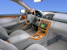 Да вот и не факт. Панели у них были одинаковые. Купе это или седан, из этого фото понять можно только по подлокотнику. Соглашусь, что скорее это купе. Дальше фото салонов купе и седана.