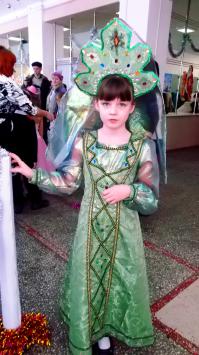 понравилось очень! сама перед Новым годом перелопатила инет  делая дочке  костюм Хозяйки Медной горы.не судите строго)))