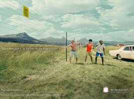 это совпадение  ,или все же последнее звено цепочки такого цвета именно потому что оно такого цвета?