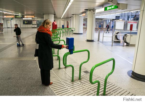 В Венском метро, например, турникеты вот такие.