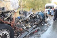 после пожара 2107 оторвали от фуры только с мордой фуры, аж передние рессоры от рамы фуры отделились. вырвать легковым авто было не реально.
Но то что водилы фур не похоже что помогали это факт.