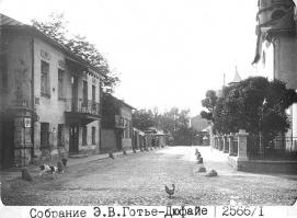 Судя по столбикам, и тогда парковались как мудаки