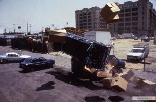 Вот где не жалели денег на настоящие погони и трюки, а если учесть, что это многосерийный сериал, то можно представить, неугомонность авторов. Сериал моего детства - "Жара в Лос-Анджелесе", 1996 г.