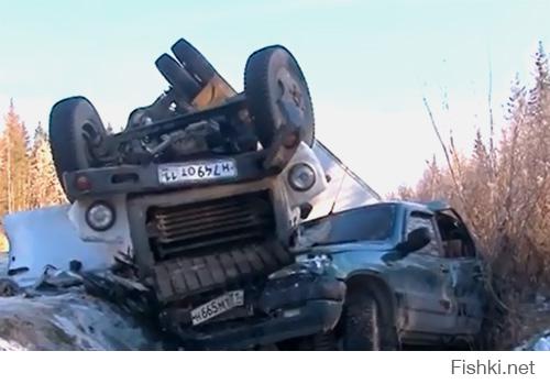 По предварительным данным на 3-км автодороги Ухта - Вуктыл водитель автомашины «ГАЗ»-фургон не справился с рулевым управлением при обгоне автомашины «Нива Шевроле» и совершил с ней столкновение, от чего обе автомашины съехали в кювет с последующим опрокидыванием. В результате ДТП погиб 34-летний водитель автомашины «ГАЗ», пассажир автомашины «ГАЗ» травмирован.