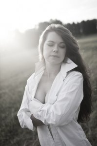 Скажу свое веское слово- Читайте книги по композиции все что найдете и ищите сюжеты. Тогда может и ваши снимки можно будет когда-нибудь назвать фотографией. Одна из самых лучших для начинающих фотографов- "Основы композиции в фотографии" за авторством Дыко. Осильте хотя бы ее. Пару моих фоток: