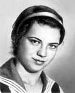 Ковшова Наталья Венедиктовна
Родилась 26 ноября 1920 года в Уфе в семье рабочих большевиков, участников гражданской войны на Южном Урале. С 1924 года жила в Москве. В 1940 году окончила среднюю школу, а затем снайперские курсы. Работала в тресте "Оргавиапром", одновременно училась на подготовительных курсах при Московском авиационном институте. Перед войной вместе с родителями жила в городе Бугуруслане   ( Оренбургская область )  на улице Чапаевской, дом 118. С 1941 года в Красной Армии. Окончив снайперскую школу в Москве, в Октябре 1941 года ушла добровольцем на фронт.

С октября 1941 года воевала на Западном, Северо - Западном фронтах.

Снайпер 528-го стрелкового полка  ( 130-я стрелковая дивизия, 1-я Ударная армия, Северо - Западный фронт )  рядовая Н. В. Ковшова храбро сражалась с немецко - фашистскими захватчиками, обучала снайперскому делу вновь прибывавших в действующие части девушек.

14 августа 1942 года около деревни Сутоки  ( ныне Парфинский район Новгородской области ), ведя бой с противником, вместе со своей подругой М. С. Поливановой, подпустили их вплотную к окопу и последними двумя гранатами подорвали себя и окружавших их врагов.

14 февраля 1943 года за мужество и воинскую доблесть, проявленные в боях, посмертно удостоена звания Героя Советского Союза. Награждена орденами: Ленина, Красной Звезды.

Похоронена в деревне Коровитчино Старорусского района. Навечно зачислена в списки воинской части. Её именем названы улица в Москве, судно Морского Речного Хозяйства.