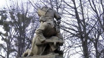 что ты там вякаешь?
".. не по отношению к истории - вечная память героям ВОВ.."