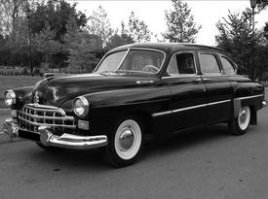 Некоторые знатоки истории утверждают, что будущий космонавт, являясь настоящим фанатом технического прогресса, незадолго до «покорения космоса» приобрел шикарный «членовоз» ГАЗ-12 «ЗИМ» за 8000 рублей. Но откуда такие деньги? Получал Гагарин совсем немного: его месячная зарплата составляла 150 рублей! По легенде, чтобы завладеть «прорывом советской автомобильной техники», летчик занимал деньги «под будущий космический полет», и, совершив покупку, постоянно восхищался машиной. Насколько пересказанная нами легенда правдива история умалчивает...