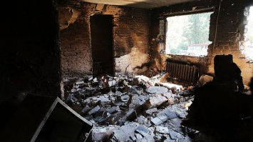 Доказательств чего, того что люди в вашей новороссии с голоду мрут, потому что новым властям на них наплевать! Возьмите Новосветловку Луганской области, можете сами фото в инете найти... Поселок выжгли, причем с реактивной артиллерии. По всем данным там "Айдар" находился, только вот у добровольческих батальонов даже танков нет, не говоря уже о реактивке. Становится вопрос, а кто сжег поселок??? Илловайск кто разбил, да бросьте Вы, слепой во тьме черную кошку не найдёт...