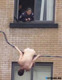 Мужчина,повернитесь микрофоном вниз