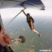 открой рюкзак.чудик,ты всю нашу водку забрал