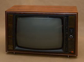 у нас в семье в те времена был вот такой. помню там тоже очень тяжело переключались каналы.:)