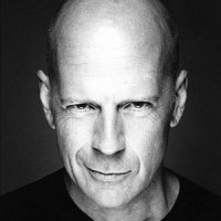 Гомосятиной от них повеяло. Вот нормальный мужик.