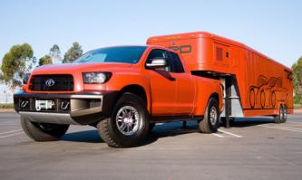 Какой внедорожник? Эти машины прицепы таскать! А 6х6 не для болот,а из воды вылезти когда яхту разгружаешь