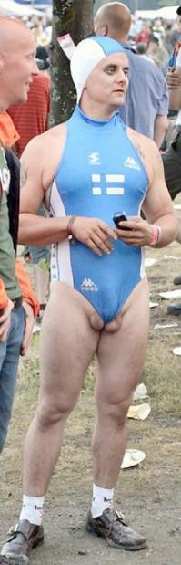 половина хохлов,а так везде такова добра навалом