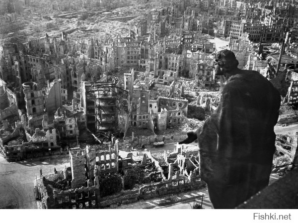 Несколько разные масштабы-нет? Потом Лондон-Берлин война оправдано,но с какого перепугу МИРНЫЙ город сносить под ноль? Без малейшего смысла,там не то что военных частей -заводов не было.