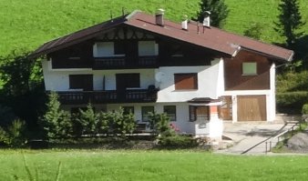 Вот-вот,а в натуре....Вот два снимка (сильно увеличены)Один день.Где резче-мыльница,пробывал несколько бюджетных зеркалок,результат похожий.Почему????