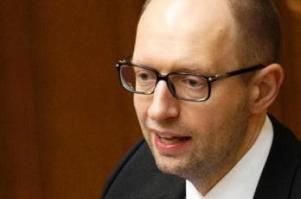 Источник. 
Премьер-министр Арсений Яценюк просит западных партнеров созвать срочное заседание Совета безопасности ООН в связи с действиями Российской Федерации на востоке Украины.

"Считаю необходимым, чтобы наши западные партнеры созвали чрезвычайное заседание Совбеза ООН. Россия существенно нарастила военное присутствие в Украине", - заявил он, выступая в ходе подписания Меморандума о сотрудничестве между Кабмином Украины и Всемирным конгрессом украинцев.